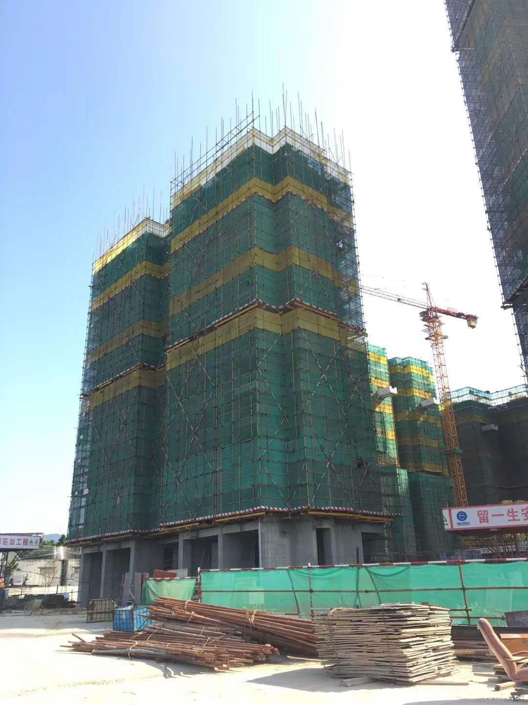 深圳颐安都会中央项目建筑安全网施工案例